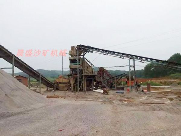使用移動式制砂機械設(shè)備解決資源短缺.jpg